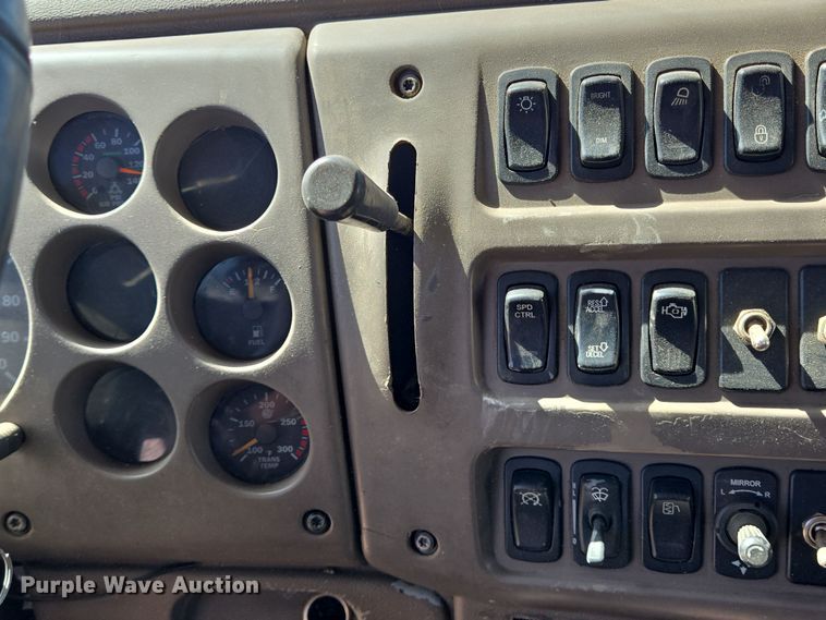 image for item DV1329 2006 Mack CNX613 rollback truck