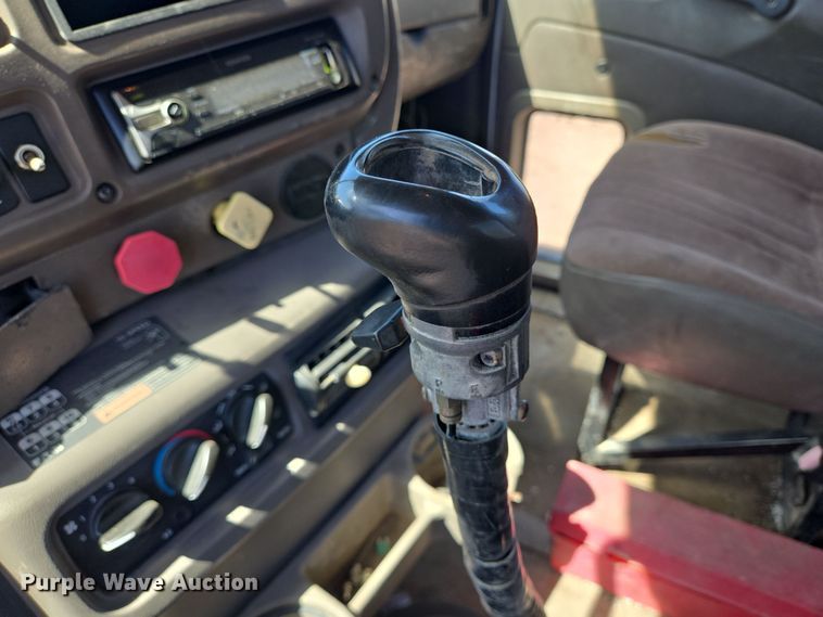 image for item DV1329 2006 Mack CNX613 rollback truck