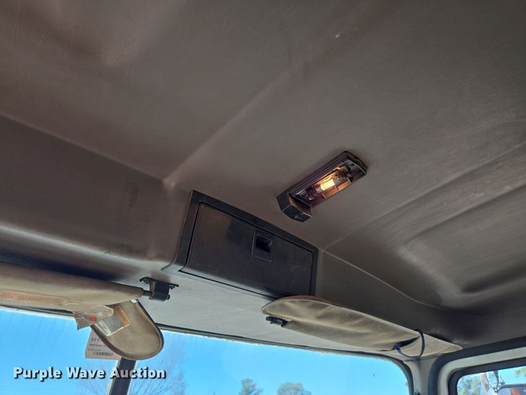 image for item DV1329 2006 Mack CNX613 rollback truck