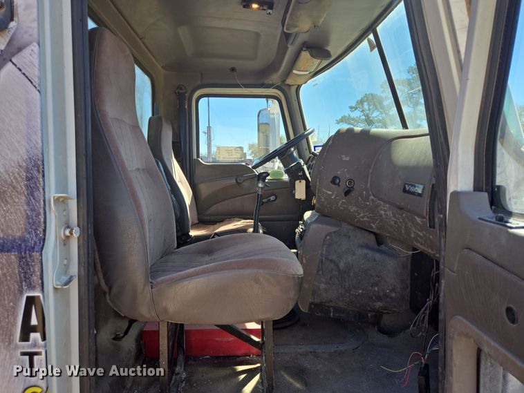 image for item DV1329 2006 Mack CNX613 rollback truck