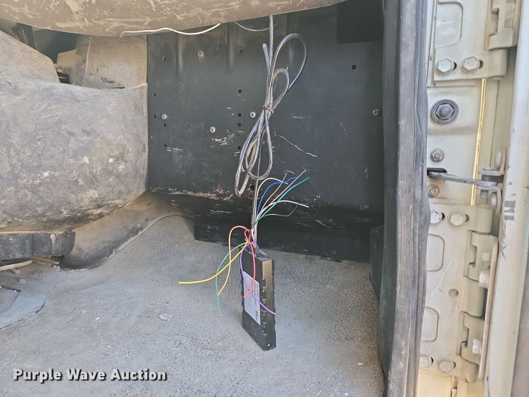 image for item DV1329 2006 Mack CNX613 rollback truck