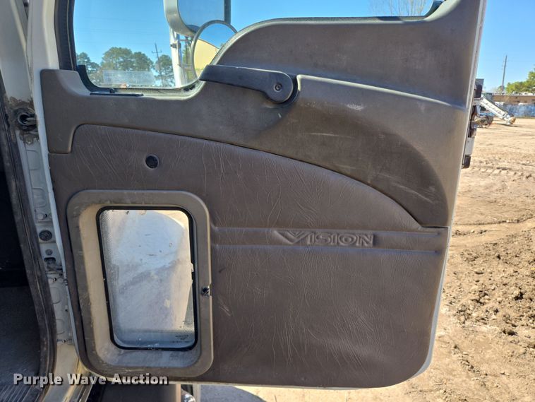 image for item DV1329 2006 Mack CNX613 rollback truck