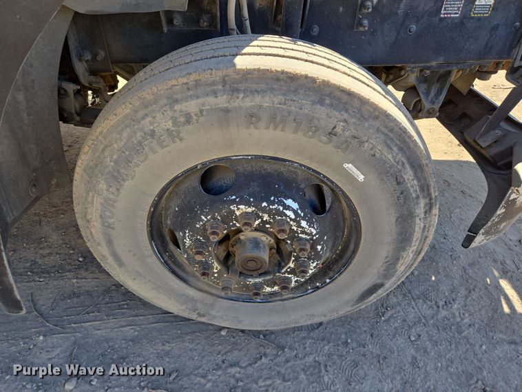 image for item DV1329 2006 Mack CNX613 rollback truck