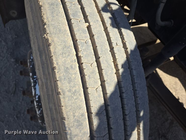 image for item DV1329 2006 Mack CNX613 rollback truck