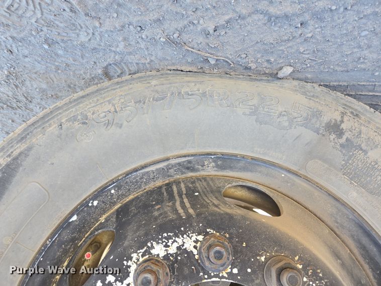 image for item DV1329 2006 Mack CNX613 rollback truck