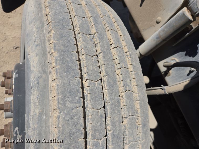 image for item DV1329 2006 Mack CNX613 rollback truck