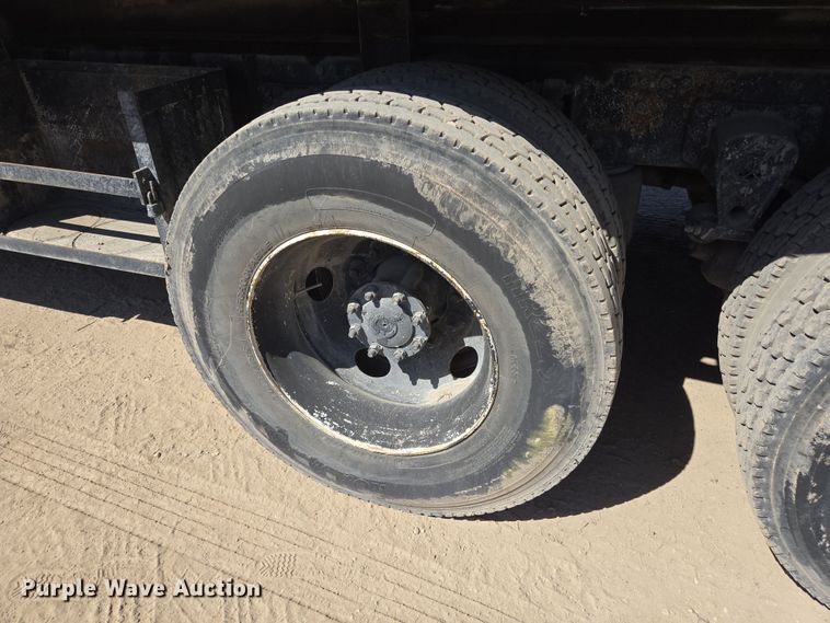 image for item DV1329 2006 Mack CNX613 rollback truck