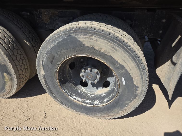 image for item DV1329 2006 Mack CNX613 rollback truck