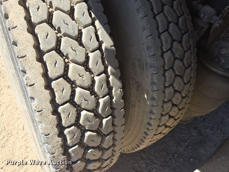 image for item DV1329 2006 Mack CNX613 rollback truck