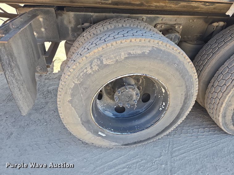 image for item DV1329 2006 Mack CNX613 rollback truck