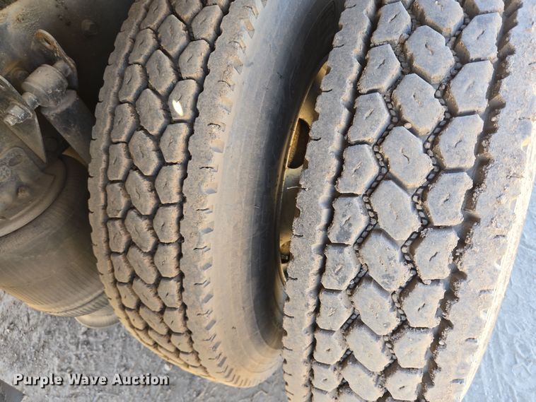 image for item DV1329 2006 Mack CNX613 rollback truck