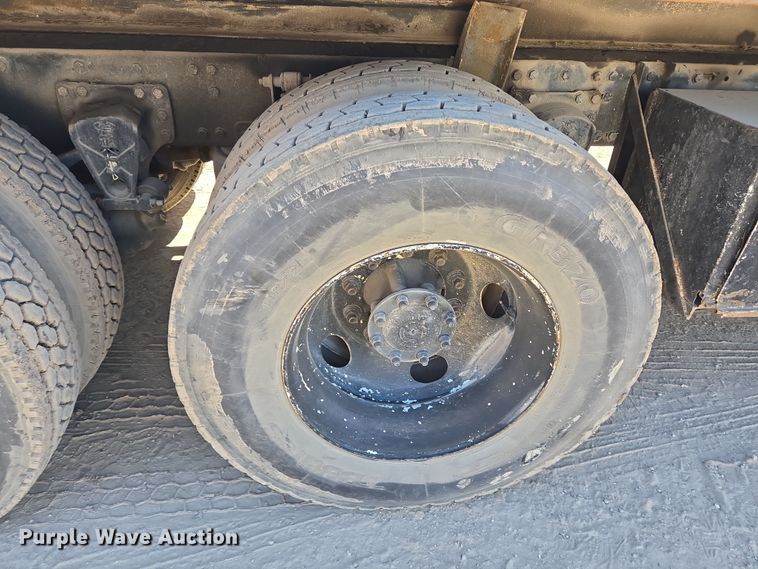 image for item DV1329 2006 Mack CNX613 rollback truck