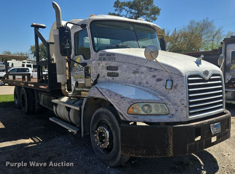 image for item DV1330 2004 Mack CX613 rollback truck