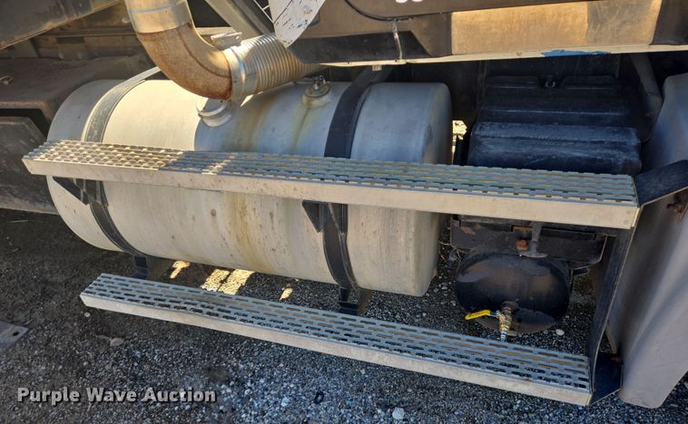 image for item DV1330 2004 Mack CX613 rollback truck