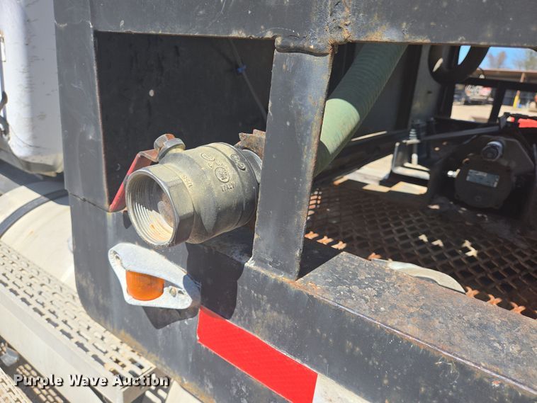 image for item DV1330 2004 Mack CX613 rollback truck