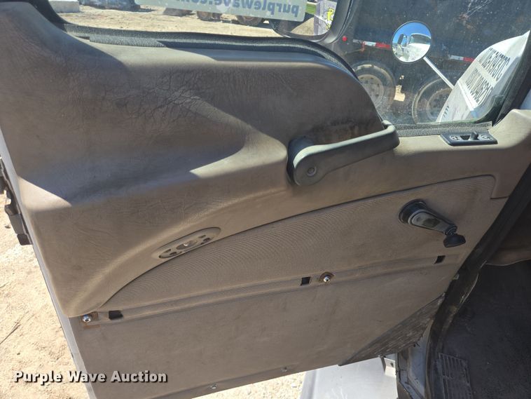 image for item DV1330 2004 Mack CX613 rollback truck