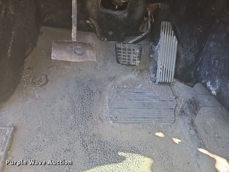 image for item DV1330 2004 Mack CX613 rollback truck