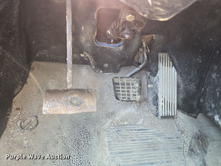 image for item DV1330 2004 Mack CX613 rollback truck