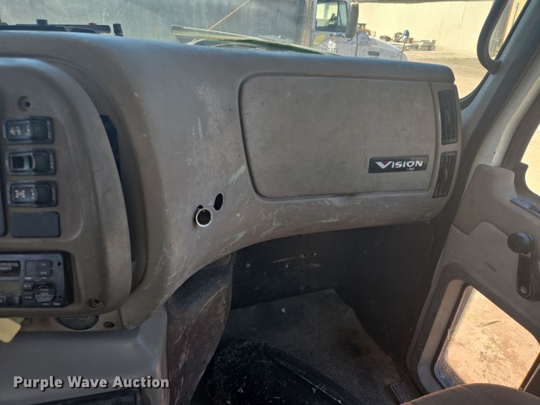 image for item DV1330 2004 Mack CX613 rollback truck