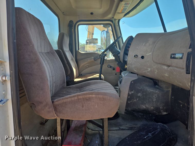 image for item DV1330 2004 Mack CX613 rollback truck