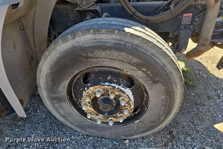 image for item DV1330 2004 Mack CX613 rollback truck