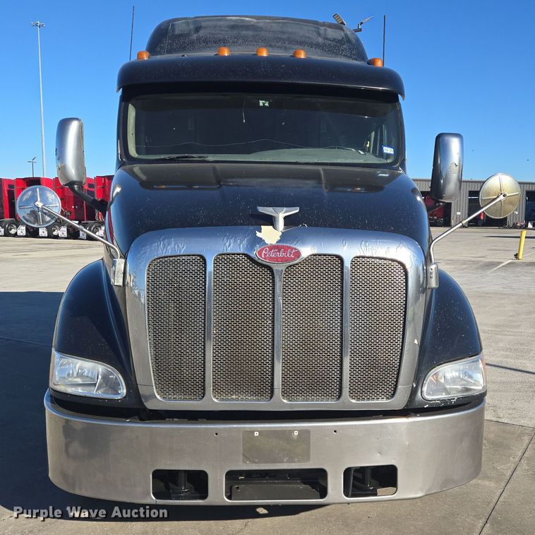 image for item DV1370 2009 Peterbilt 387 semi truck