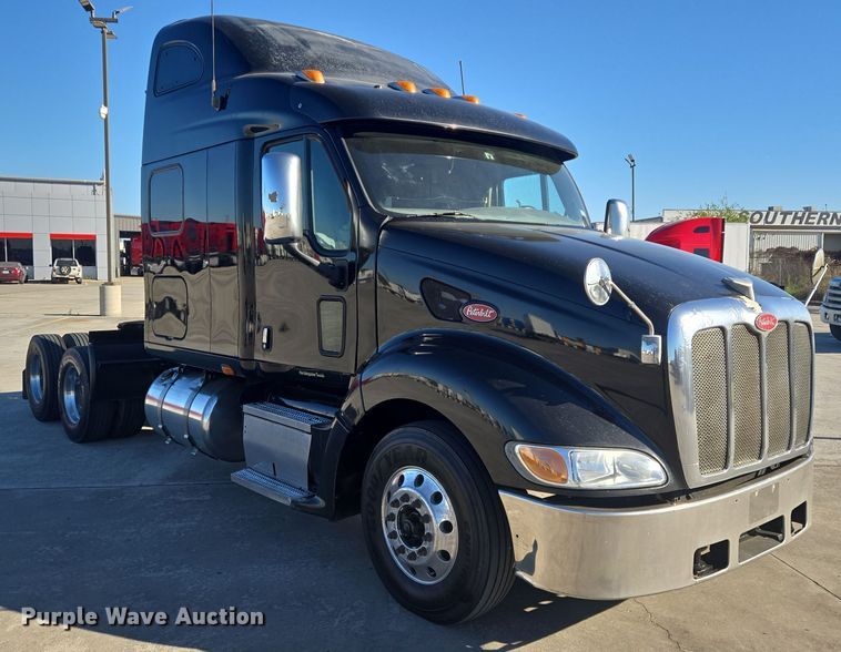 image for item DV1370 2009 Peterbilt 387 semi truck