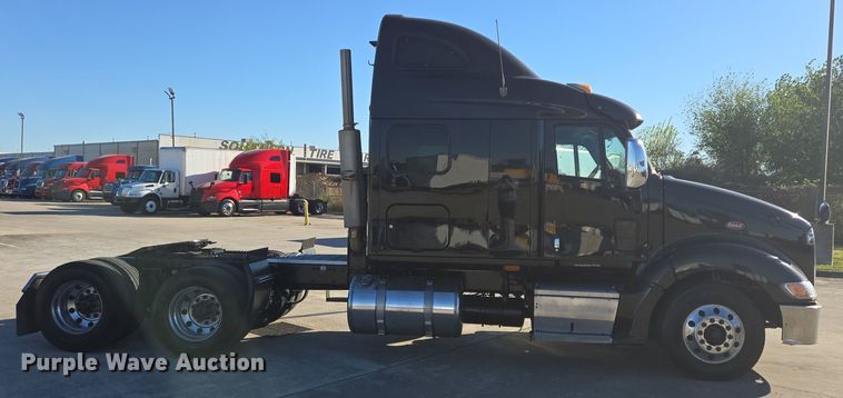 image for item DV1370 2009 Peterbilt 387 semi truck