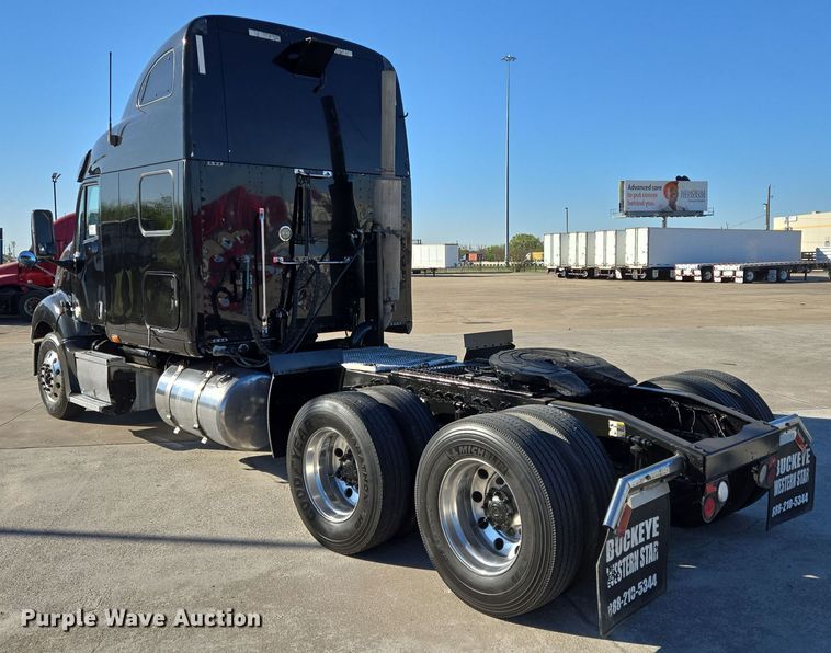 image for item DV1370 2009 Peterbilt 387 semi truck