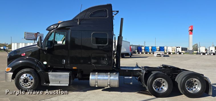 image for item DV1370 2009 Peterbilt 387 semi truck