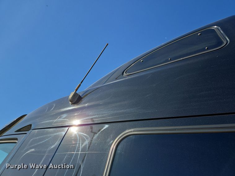 image for item DV1370 2009 Peterbilt 387 semi truck