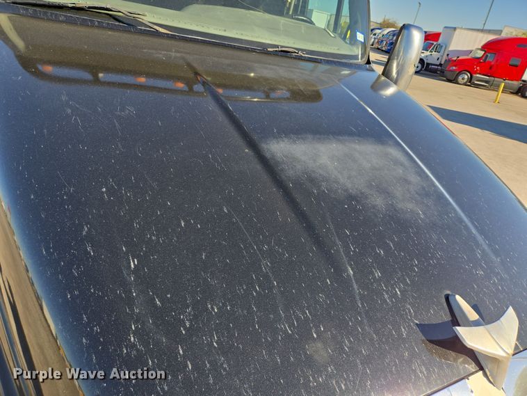 image for item DV1370 2009 Peterbilt 387 semi truck