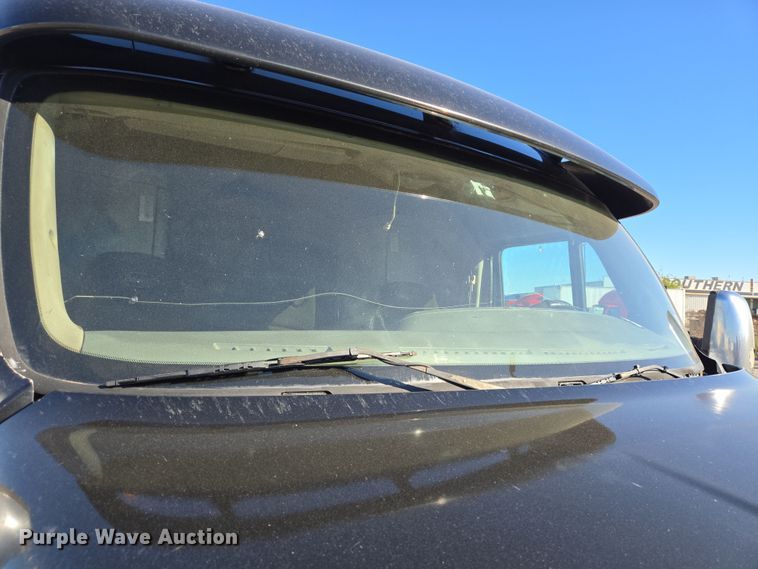 image for item DV1370 2009 Peterbilt 387 semi truck