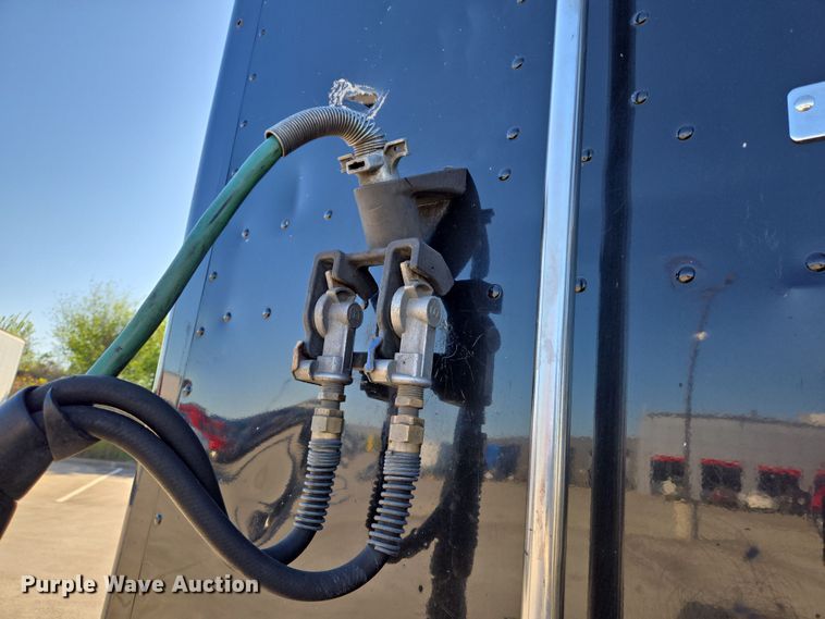 image for item DV1370 2009 Peterbilt 387 semi truck