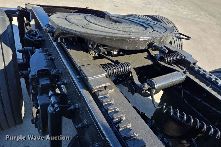 image for item DV1370 2009 Peterbilt 387 semi truck