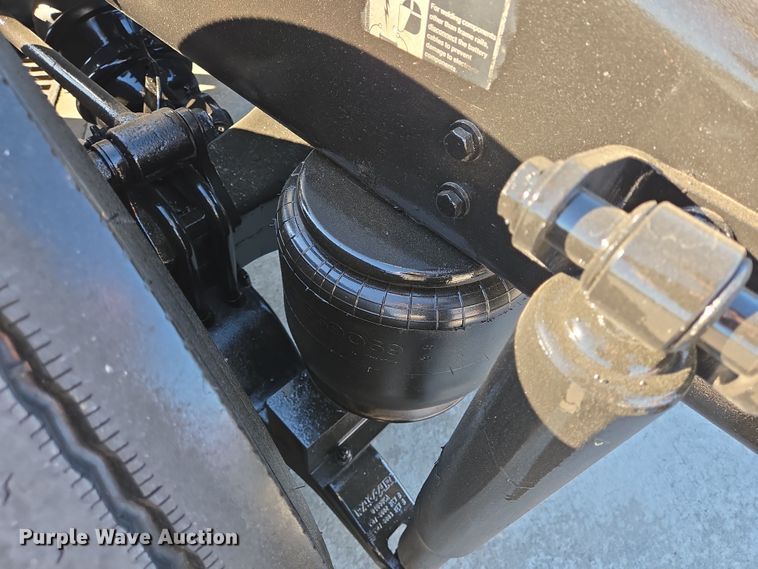 image for item DV1370 2009 Peterbilt 387 semi truck