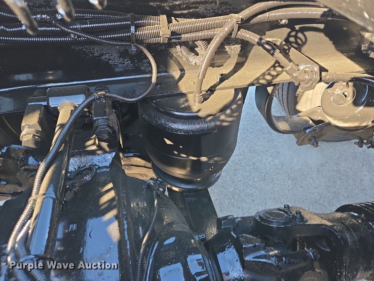 image for item DV1370 2009 Peterbilt 387 semi truck