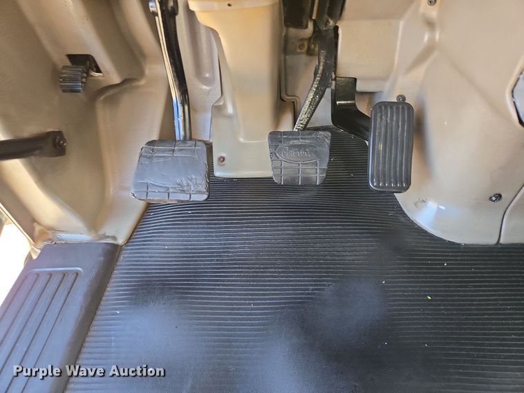 image for item DV1370 2009 Peterbilt 387 semi truck