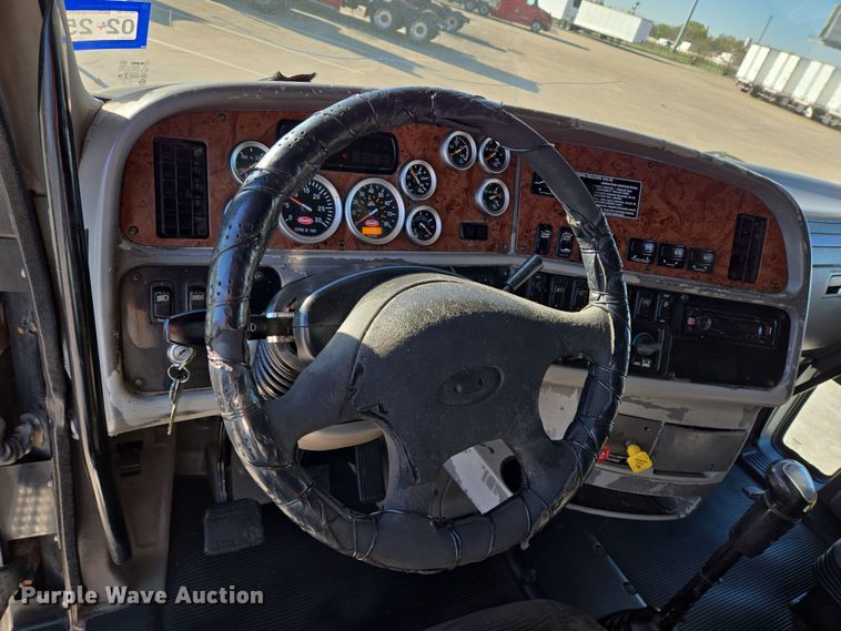 image for item DV1370 2009 Peterbilt 387 semi truck
