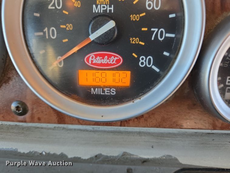 image for item DV1370 2009 Peterbilt 387 semi truck