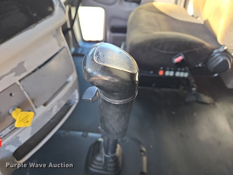 image for item DV1370 2009 Peterbilt 387 semi truck