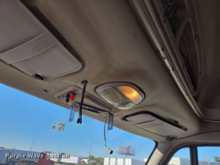 image for item DV1370 2009 Peterbilt 387 semi truck