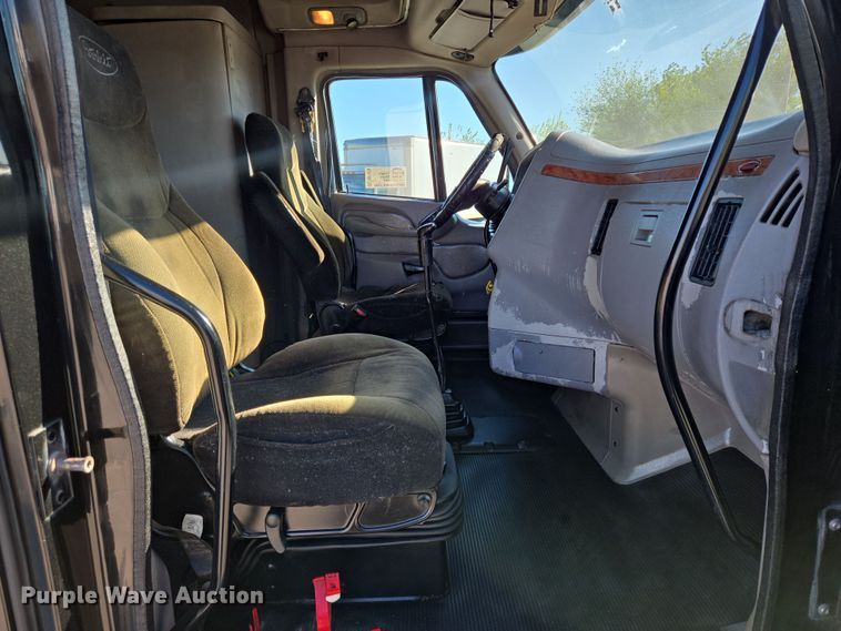 image for item DV1370 2009 Peterbilt 387 semi truck