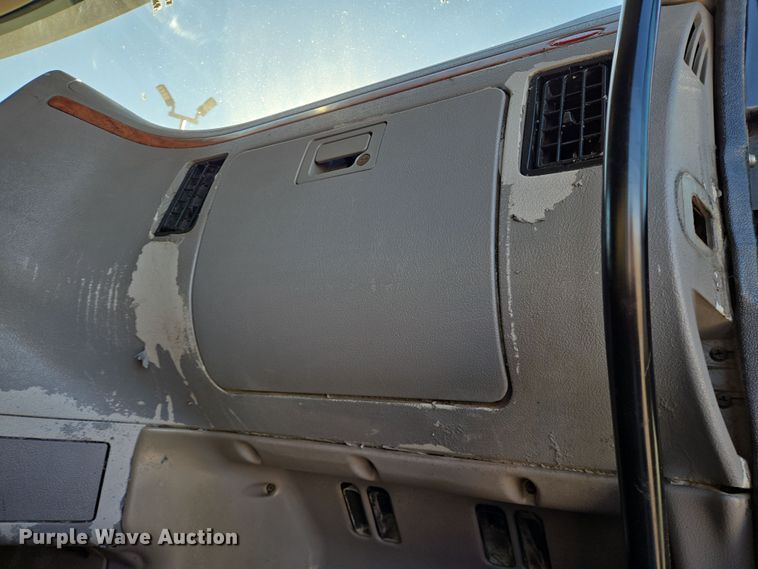 image for item DV1370 2009 Peterbilt 387 semi truck