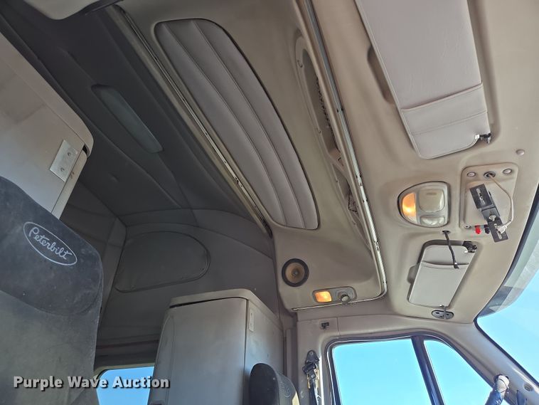 image for item DV1370 2009 Peterbilt 387 semi truck