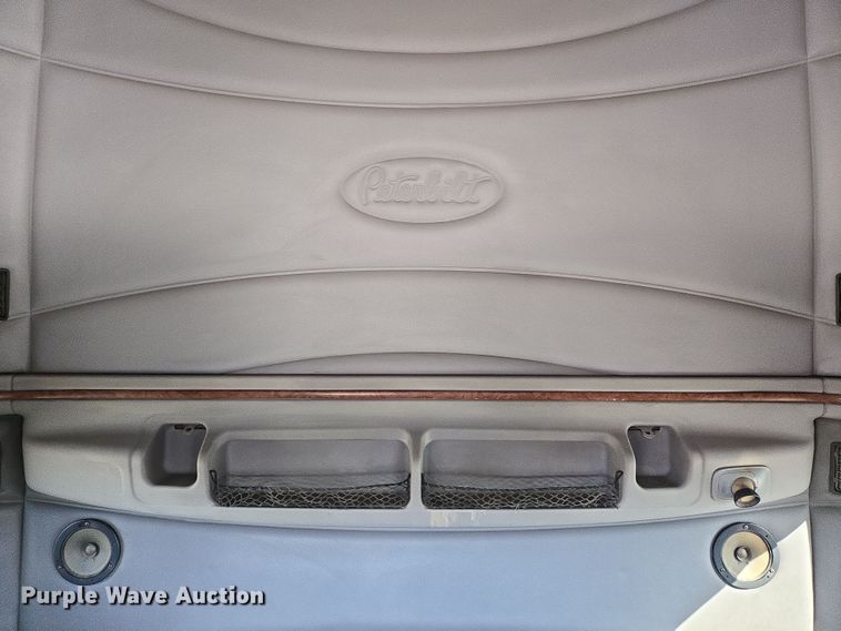 image for item DV1370 2009 Peterbilt 387 semi truck