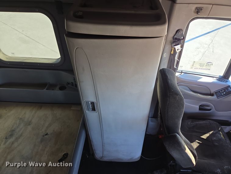 image for item DV1370 2009 Peterbilt 387 semi truck