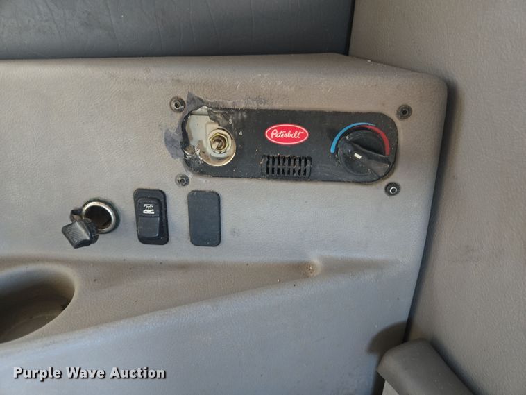 image for item DV1370 2009 Peterbilt 387 semi truck