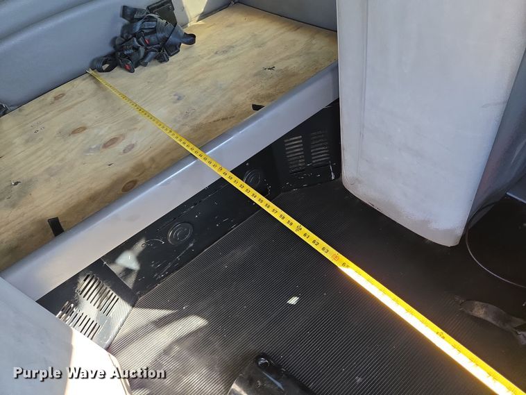 image for item DV1370 2009 Peterbilt 387 semi truck