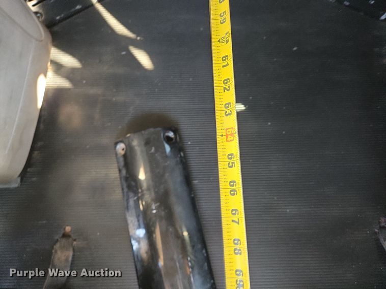 image for item DV1370 2009 Peterbilt 387 semi truck